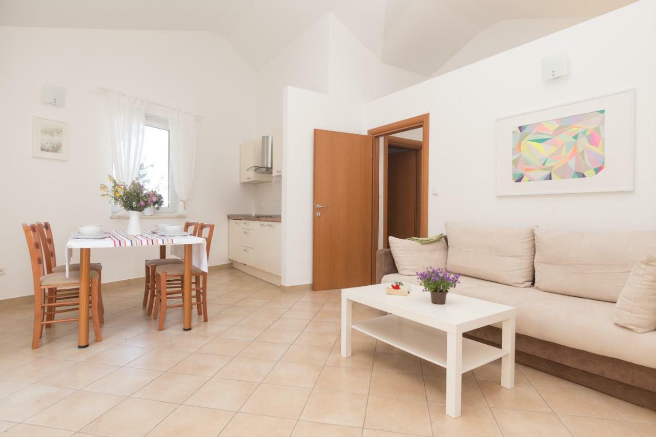 Alpeza Apartments Бол Екстериор снимка