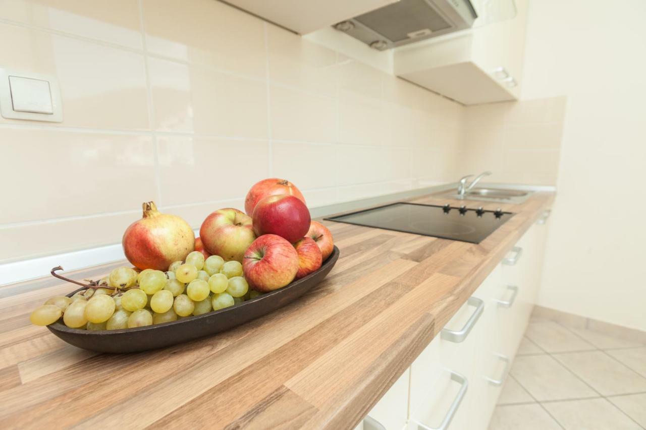 Alpeza Apartments Бол Екстериор снимка